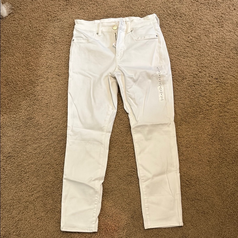 American Eagle White Skinny Jeans NWT. Size 8 Short